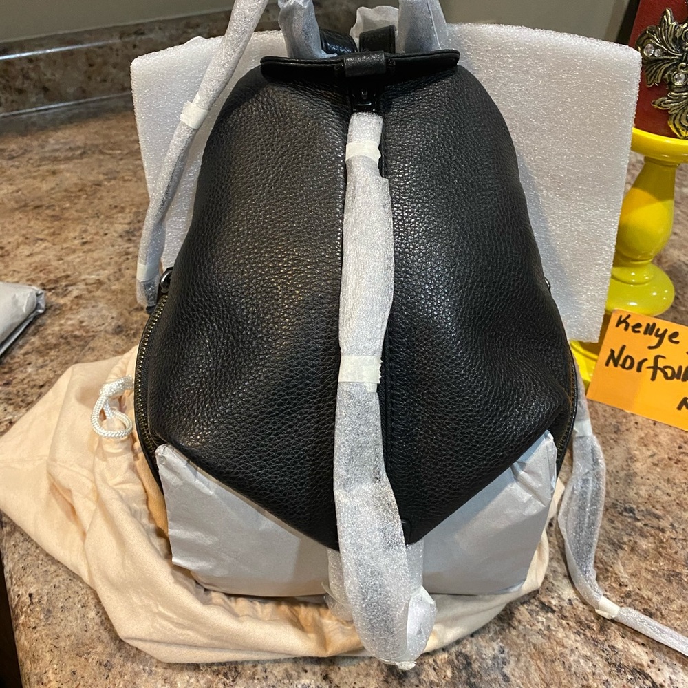 BNWT Rebecca Minkoff Julian Backpack MediumBlack😍